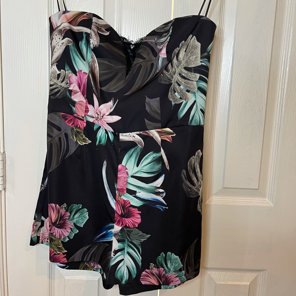 Guess romper w/pockets.